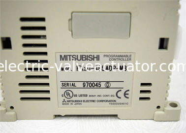 Un buen precio. MELSEC PLC controlador lógico programable con tiempos de instrucción rápidos en línea