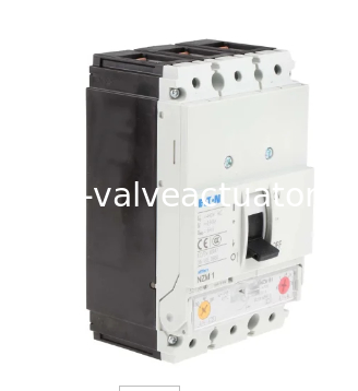 Un buen precio. El interruptor de circuito de caja moldeada de la serie Eaton NZMB1 NZMB1-A100 tiene una capacidad de rotura de 25kA en línea