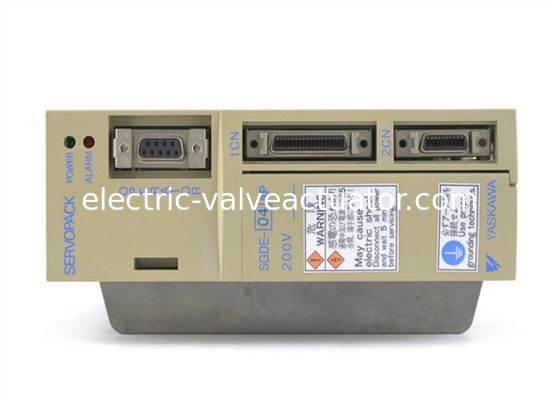 Un buen precio. Yaskawa AC Servo Amplifier 400W SGDE-04AP ISERVO DRIVE 200-230VAC 50/60HZ 6A en línea