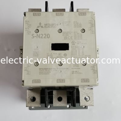 Un buen precio. Contactor Mitsubishi S-N220 AC100V 2A2B-2 con 2 contactos normalmente abiertos y 2 contactos normalmente cerrados en línea
