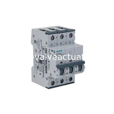 Un buen precio. Siemens 136-07-818 Interruptor automático miniatura SENTRON Tipo C | Protección eléctrica de 3 polos en línea